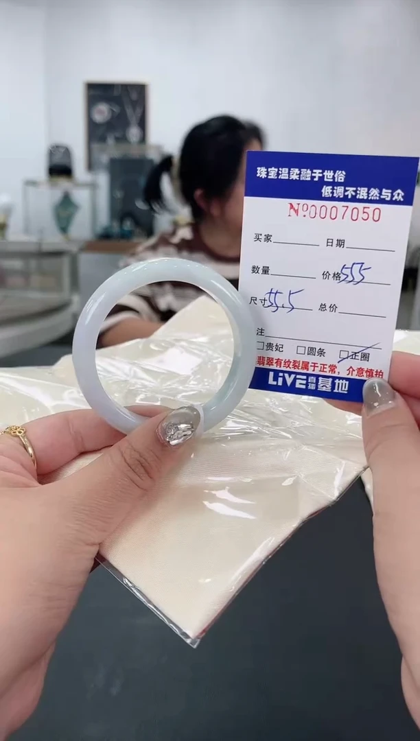 【闪购商品】翡翠手镯未镶嵌天然翡翠A货