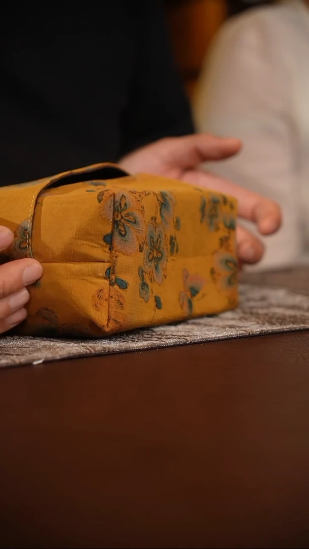 70-5黄色花朵香云纱纸巾盒