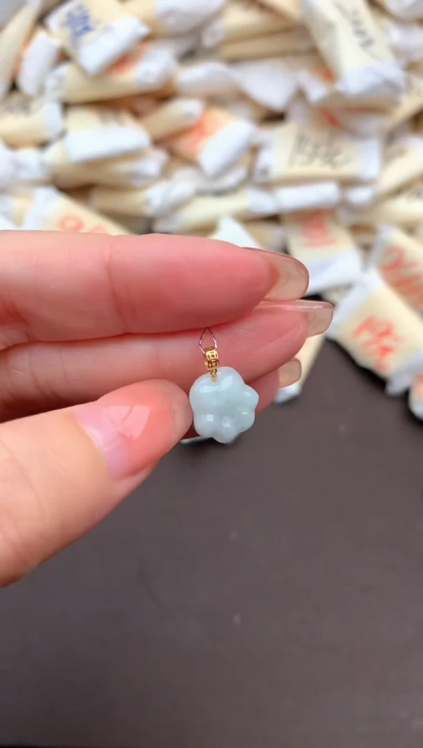 翡翠挂件18K金镶嵌一