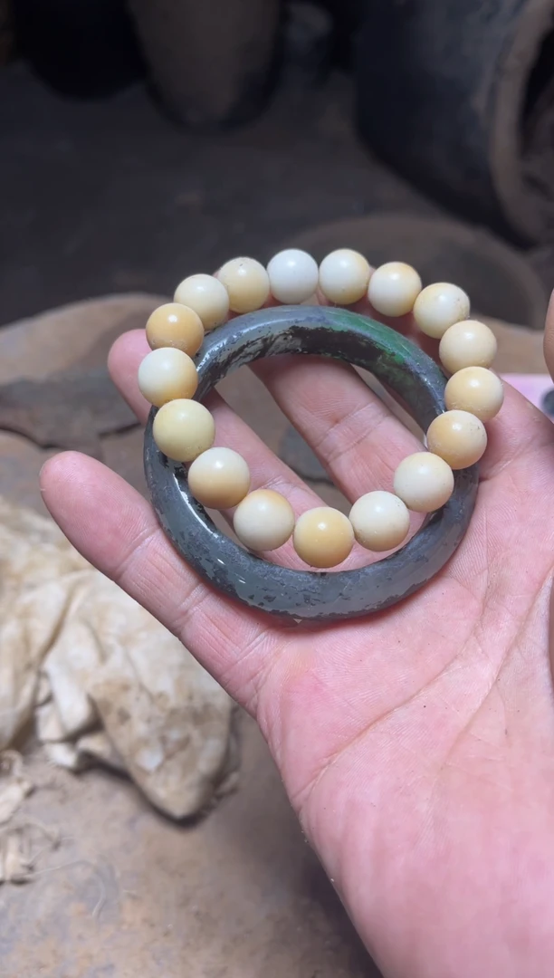 白玉菩提吊坠52263540654120544523