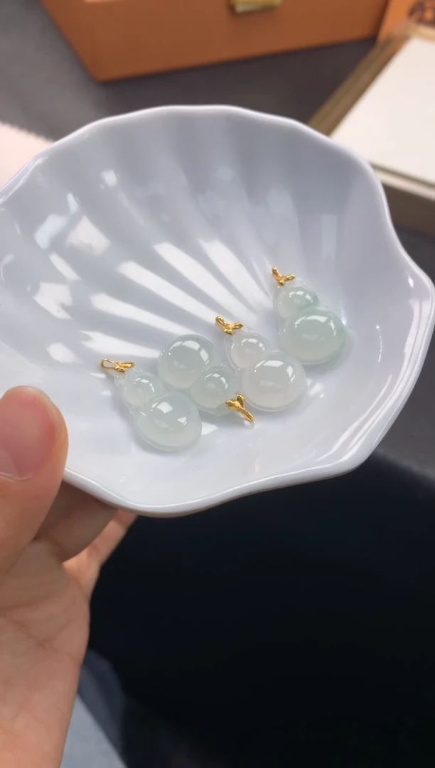 颈饰18K金镶嵌翡翠FA341 翡翠葫芦 多样性发其一赠皮绳