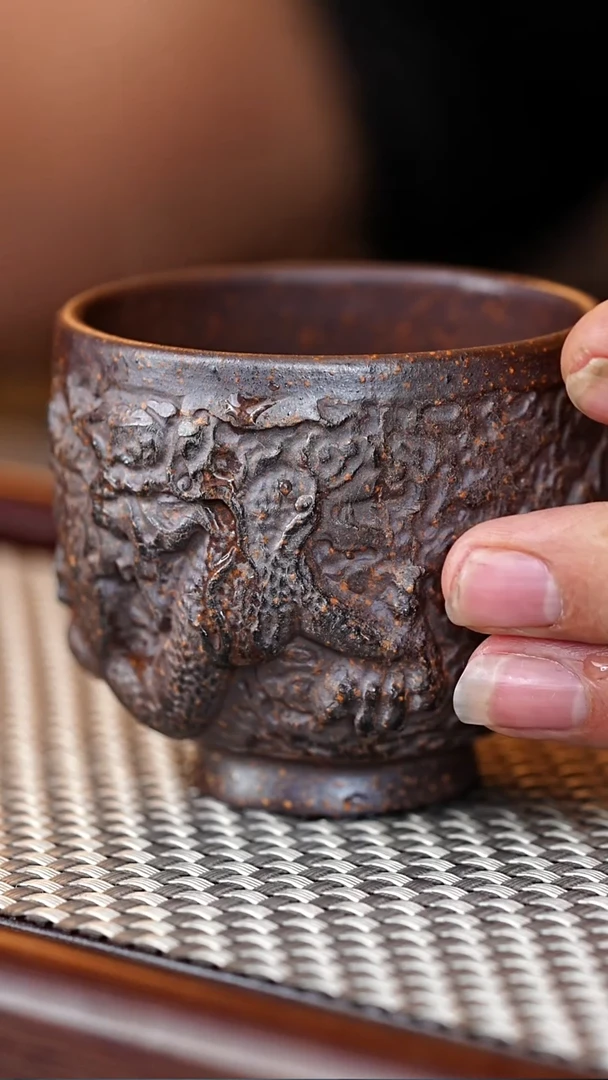 茶杯紫砂 宜兴紫砂主人杯 紫玉金砂雕塑杯 150CC  0000211