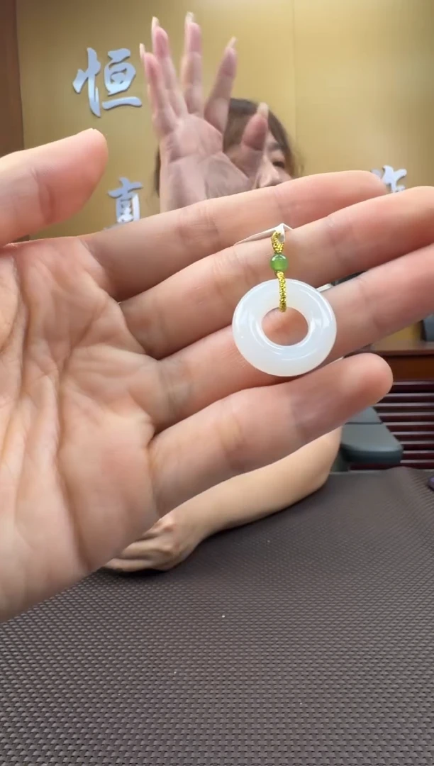 和田玉未镶嵌颈饰挂件