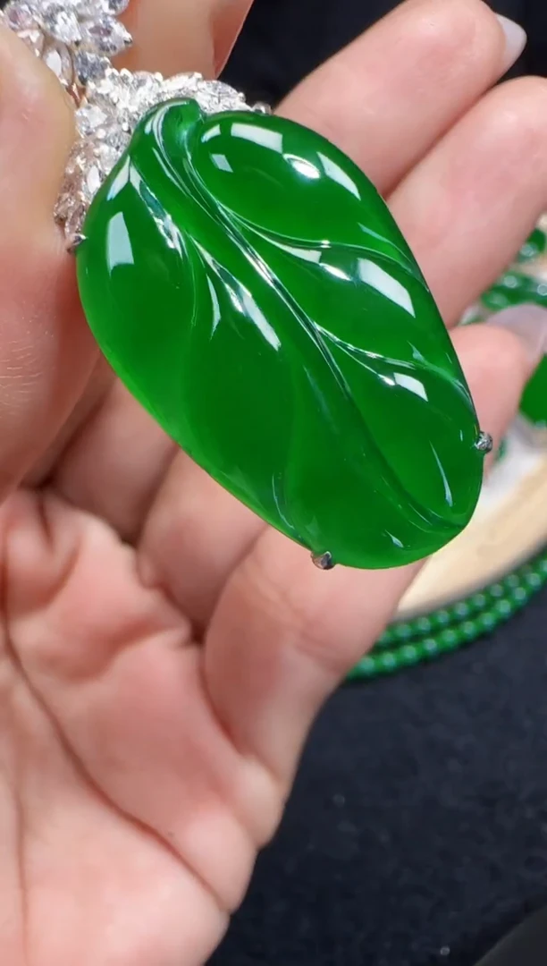 未镶嵌定制翡翠翡翠吊坠190