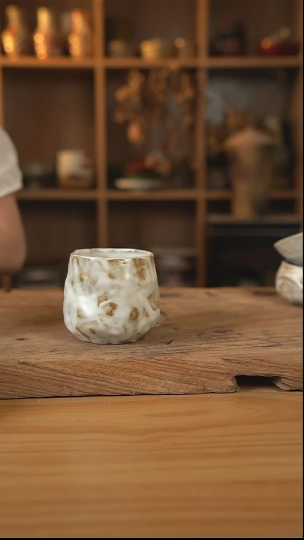 粉影系列的带把手大肚杯1个