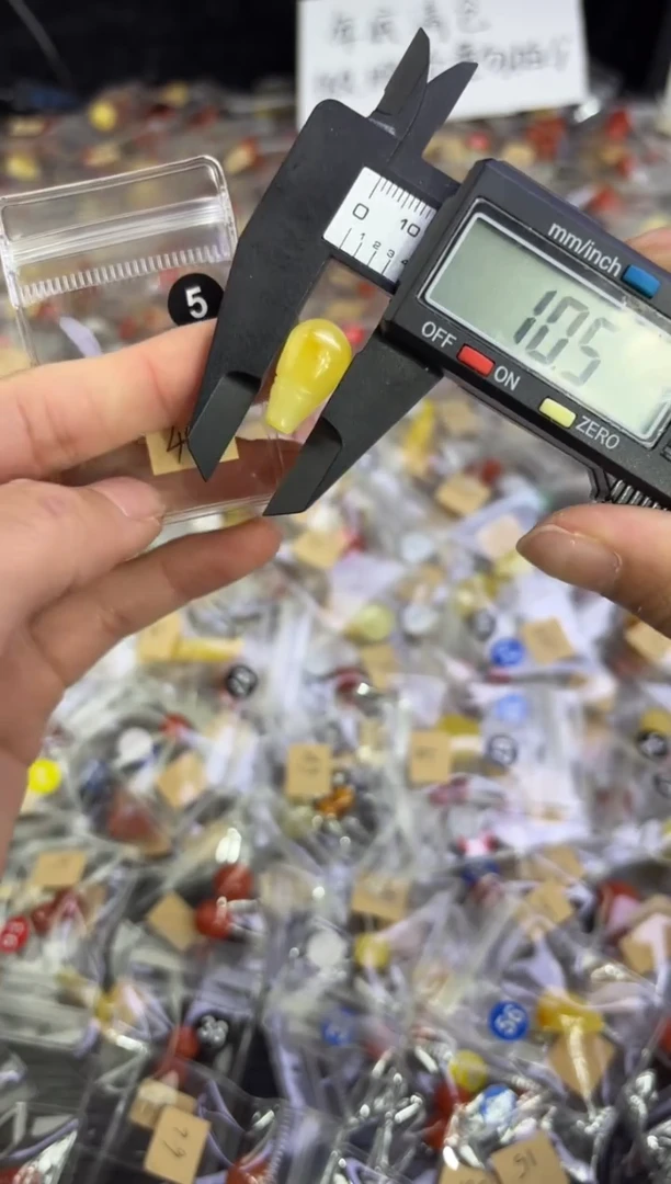 裸石蜜蜡未镶嵌扩孔联系客服微瑕介意勿拍