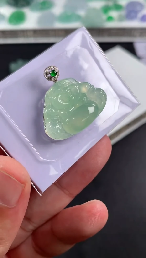 颈饰18K金镶嵌翡翠翡翠