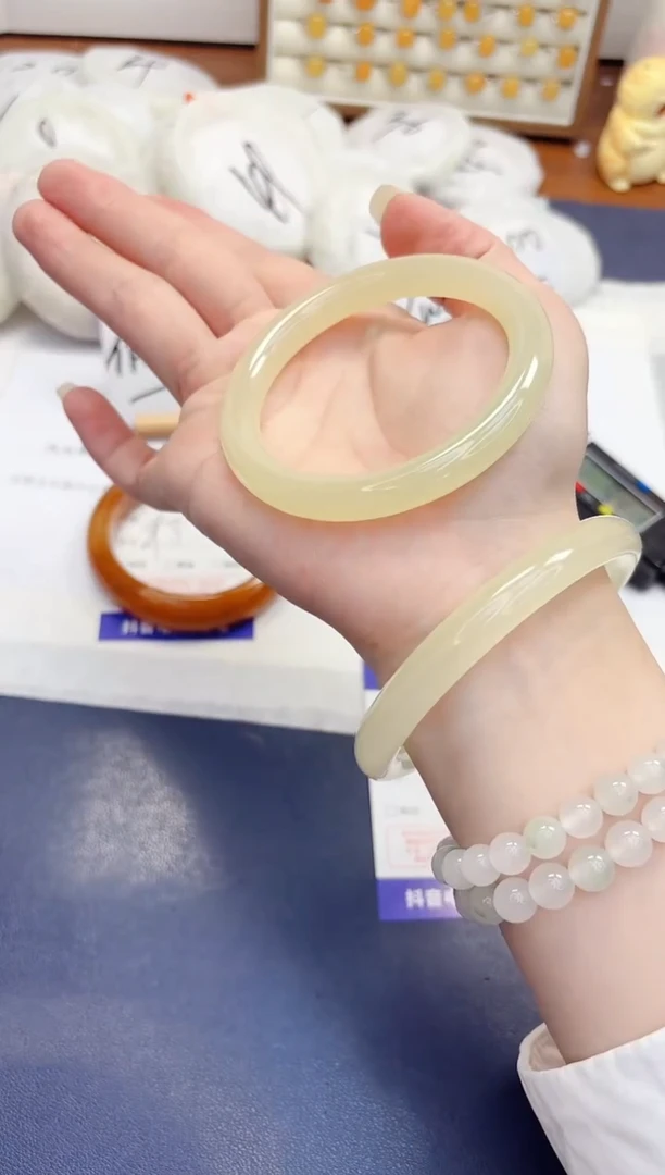 石英质玉手镯未镶嵌323-美人条晴水-圈口56