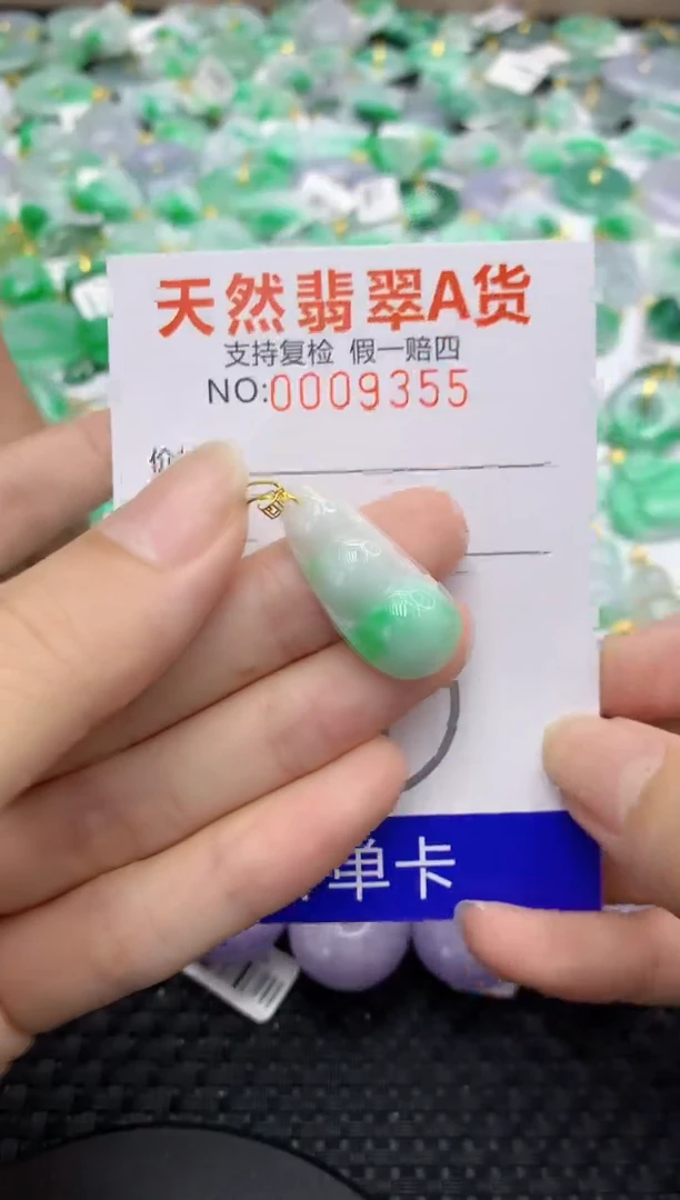 翡翠18K金镶嵌颈饰11111111111