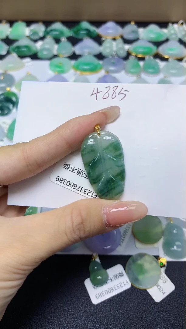 翡翠18K金镶嵌颈饰 天然缅甸翡翠A货