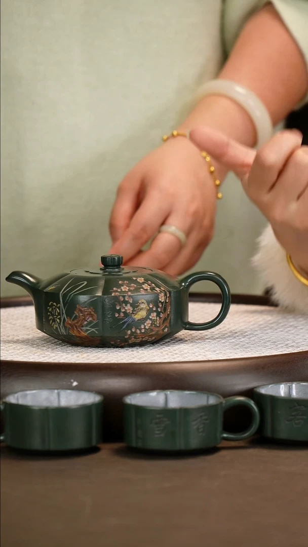 茶壶紫砂【顾海荣】绿泥梅花周盘套组   260CC