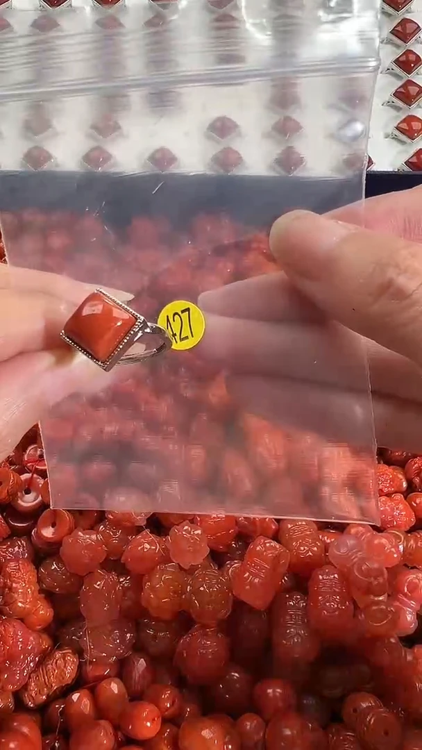 颈饰未镶嵌南红玛瑙1