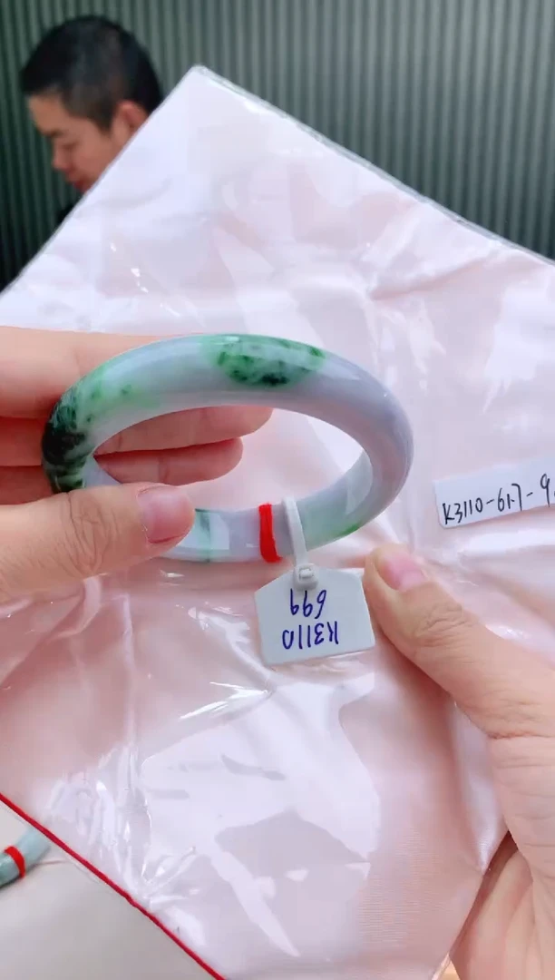 未镶嵌手镯翡翠61+