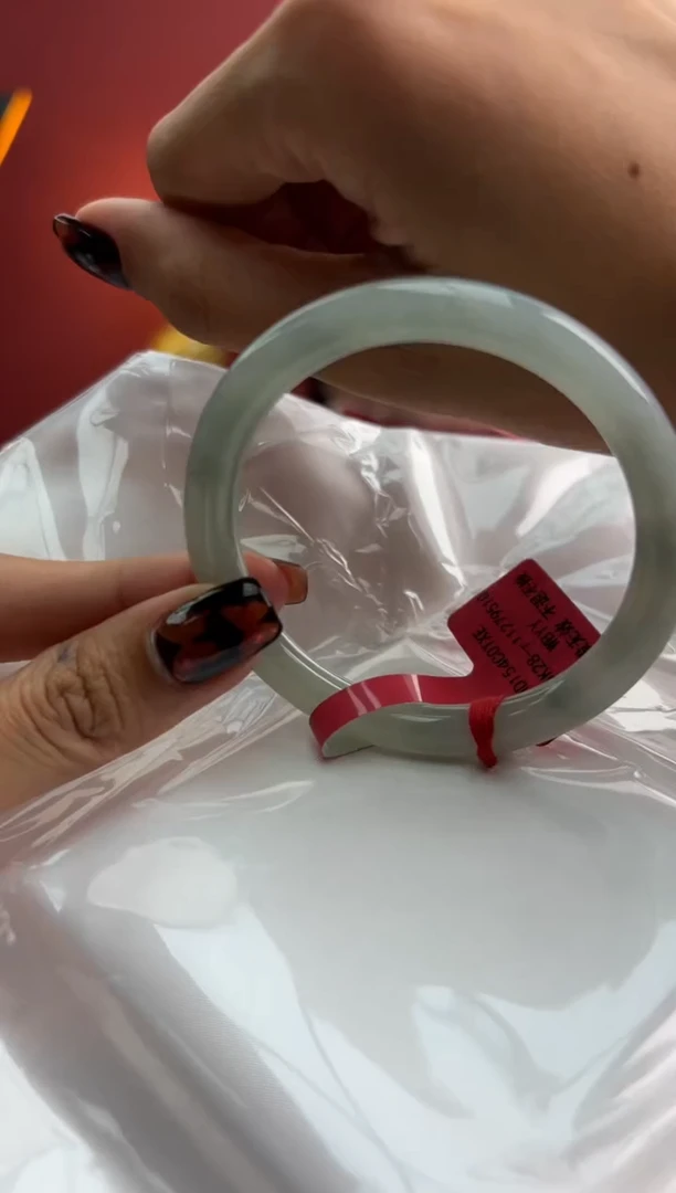 未镶嵌手镯（圆镯）翡翠翡翠手镯1