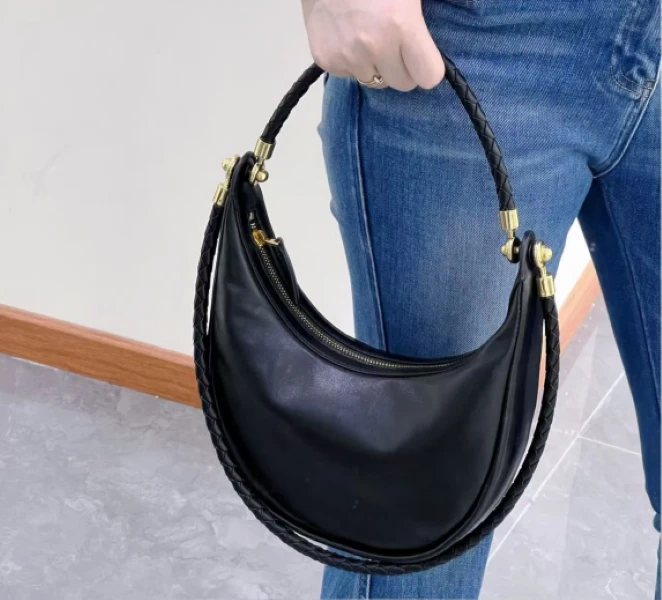 2025新款羊皮手提腋下半月包9027