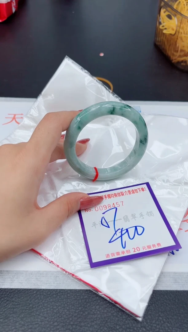 翡翠手镯未镶嵌1