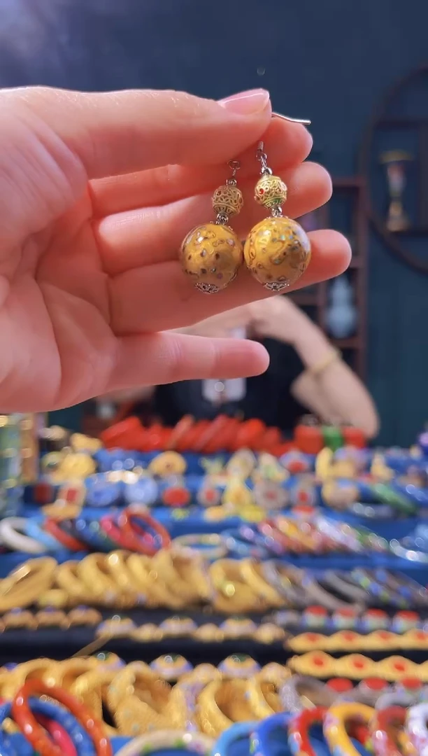 【闪购商品】犀皮漆耳环金黄色