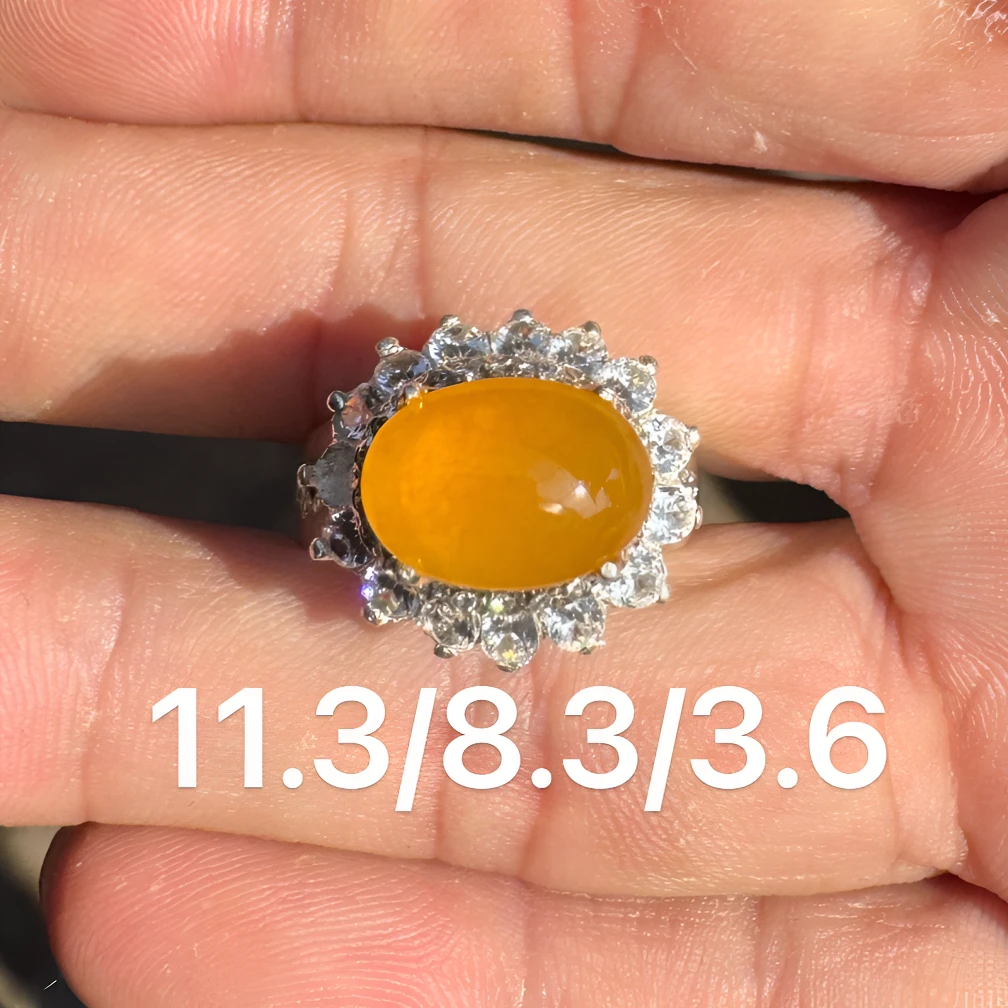 0120(小哪吒在源头)冰种翡翠黄翡马鞍戒面干净肉细饱满荧光足M60