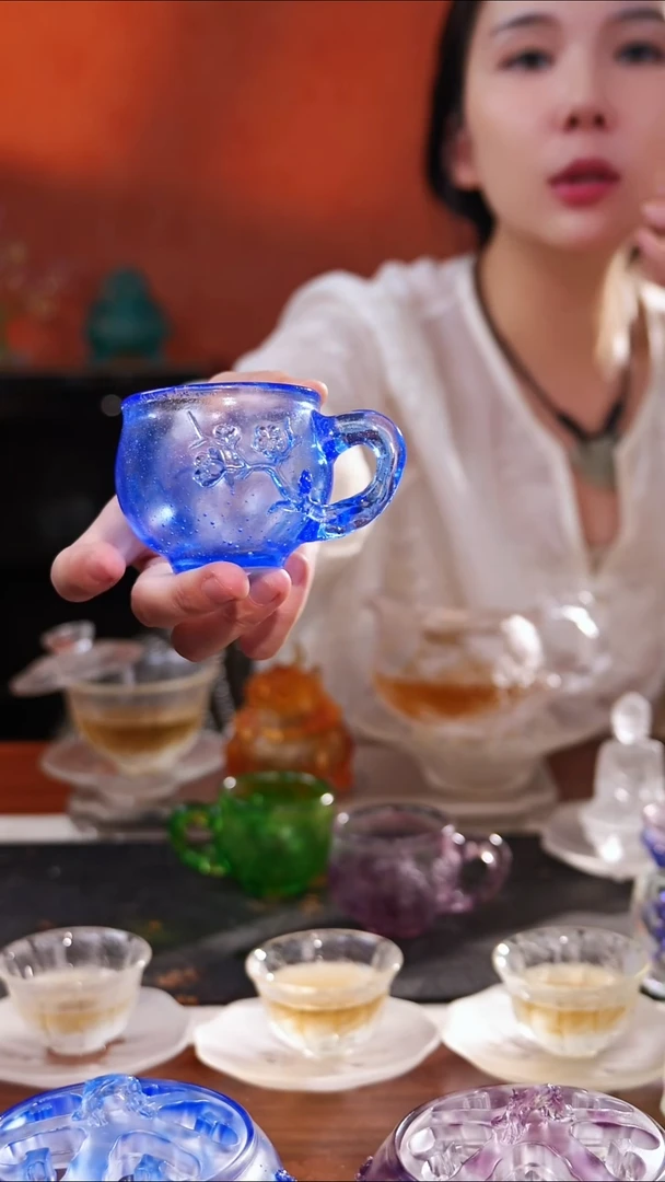 古法琉璃蓝色侧把梅花杯