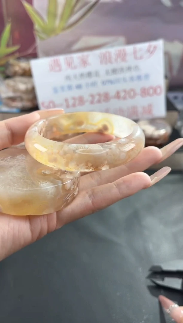 未镶嵌手镯石英质玉59