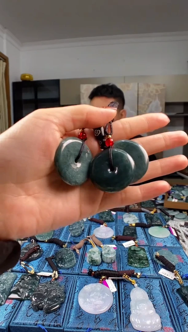 颈饰未镶嵌翡翠多样性发其一