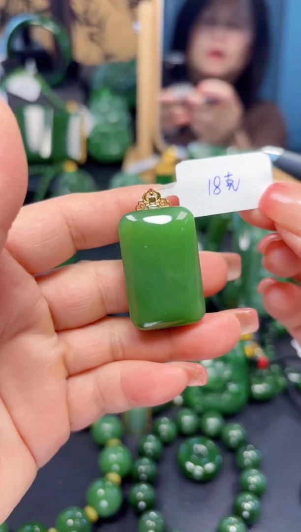 【闪购商品】和田玉（碧玉）吊坠(赠链)18K金镶嵌1