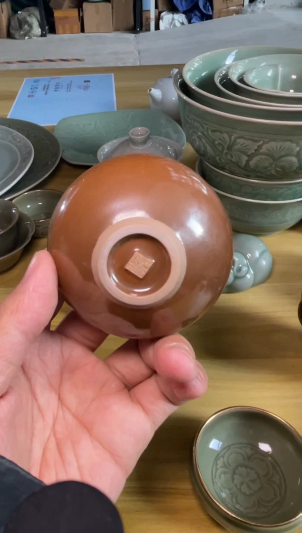 微瑕紫金釉素面钵1只