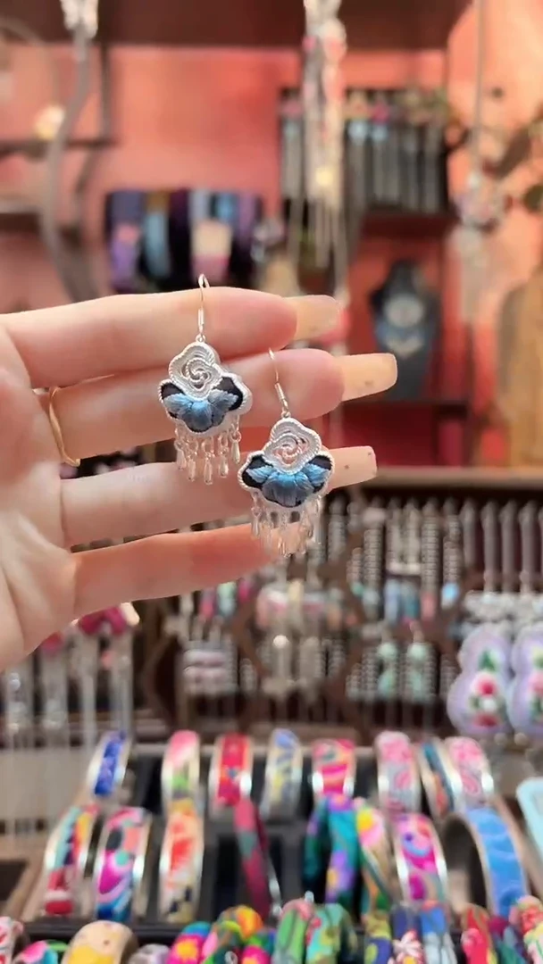 织绣云织谣民族风精美饰品   101