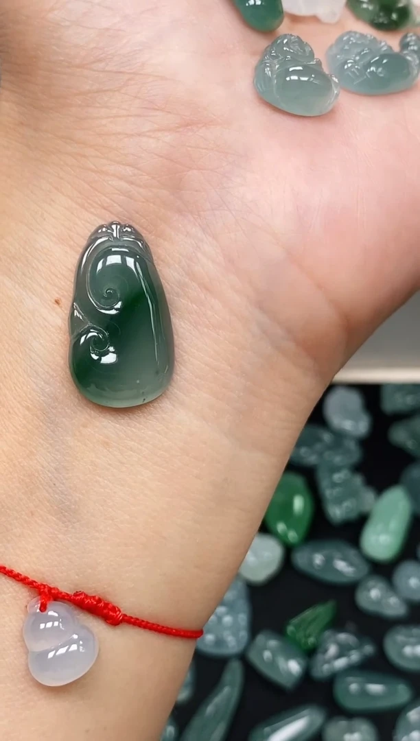 翡翠裸石?****?翡翠如意