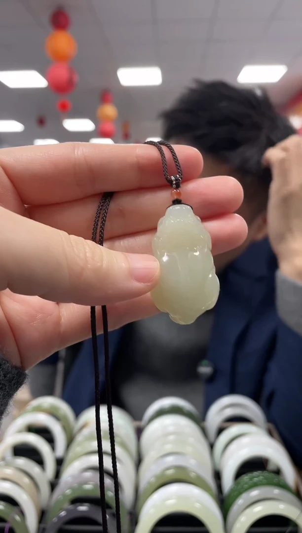 颈饰未镶嵌和田玉白玉貔貅挂件一件