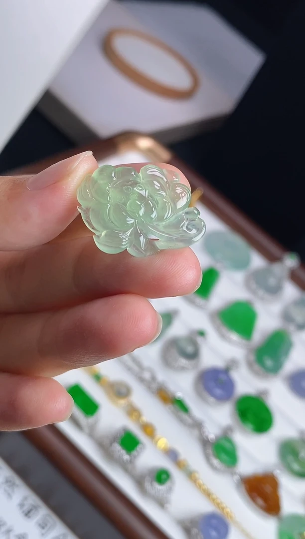 翡翠未镶嵌吊坠(不含链)1