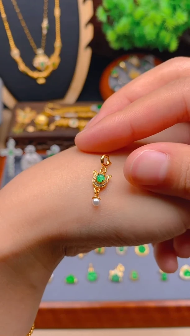 翡翠银S925镶嵌吊坠(不含链)猫猫万能扣