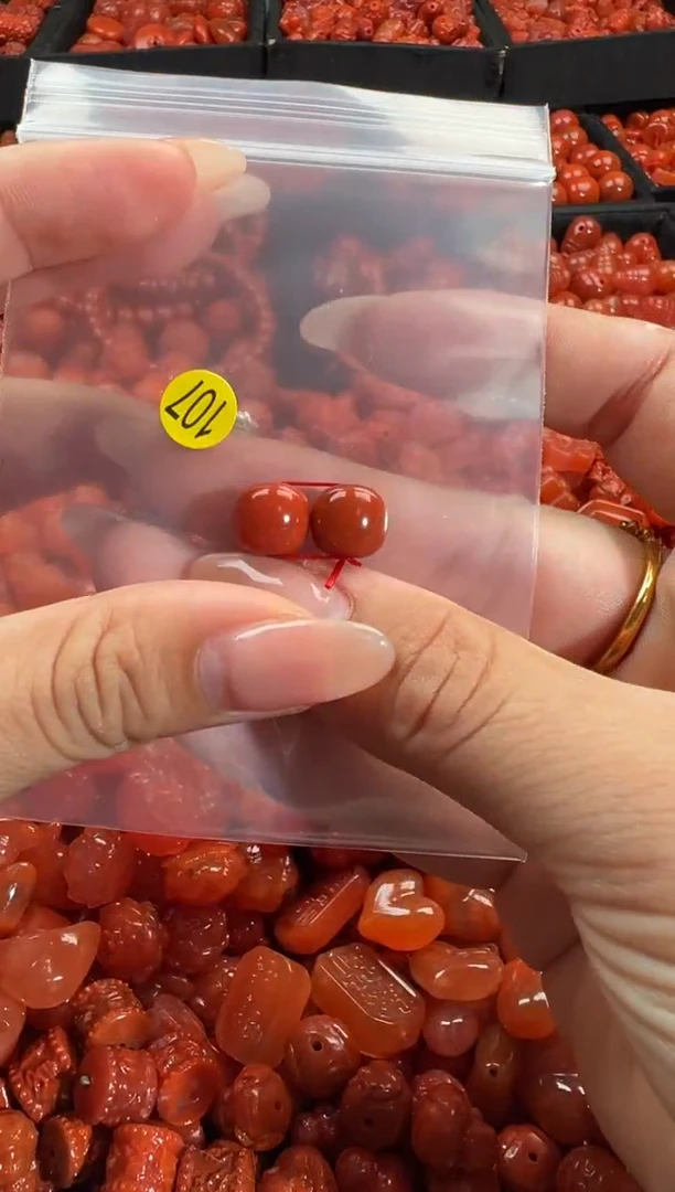 颈饰未镶嵌南红玛瑙1