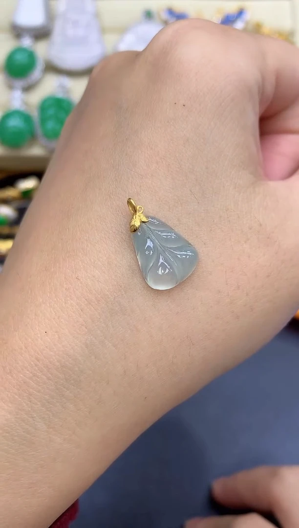 颈饰18K金镶嵌翡翠168-中国好珍宝