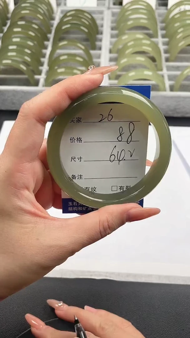 未镶嵌手镯石英质玉 湖水绿63/64