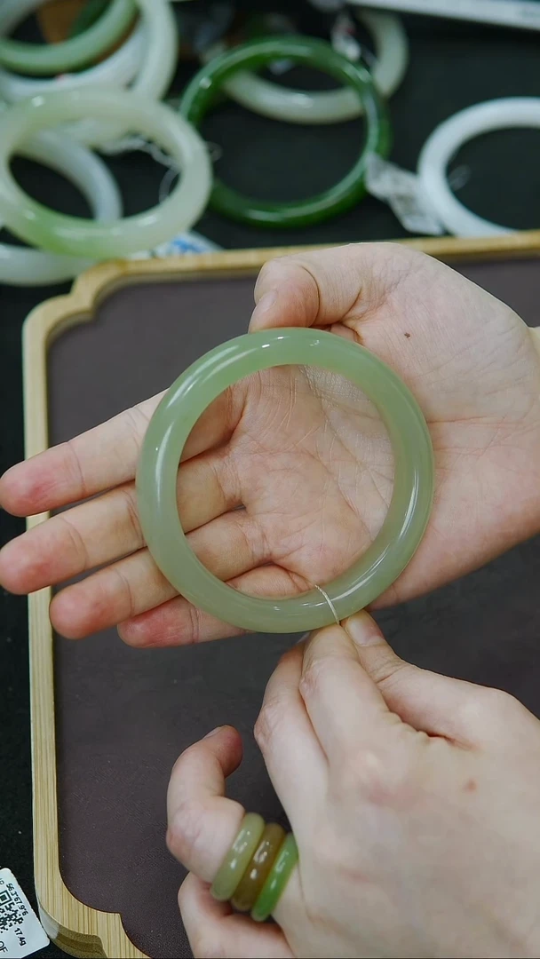 未镶嵌手镯和田玉58圈口正装半山水冰胶翠青手镯