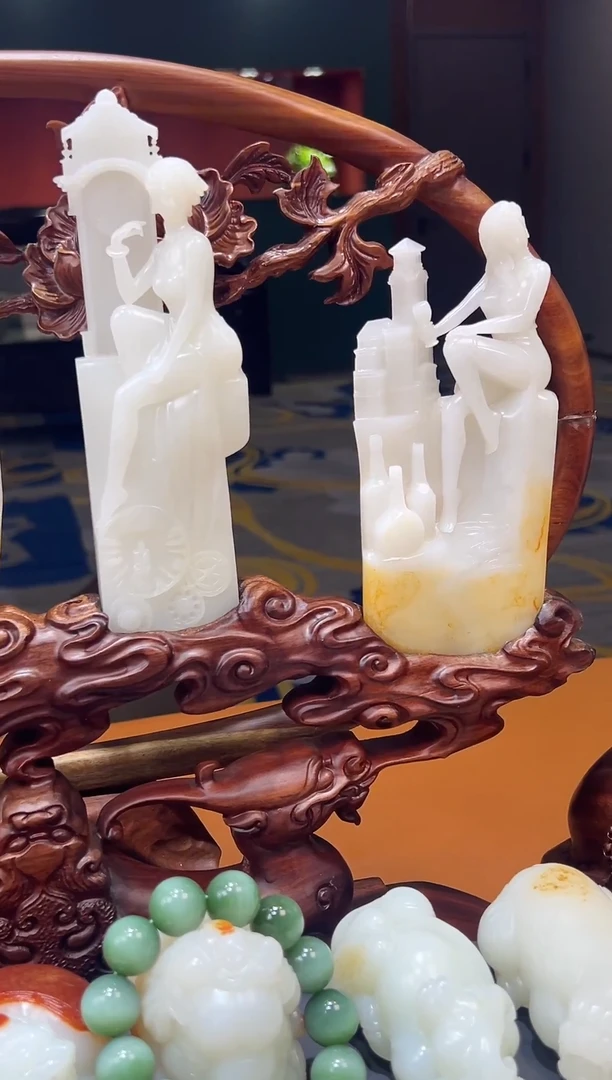 未镶嵌和田玉把件快***天和田玉