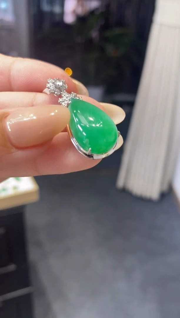翡翠18K金镶嵌吊坠(不含链)水滴
