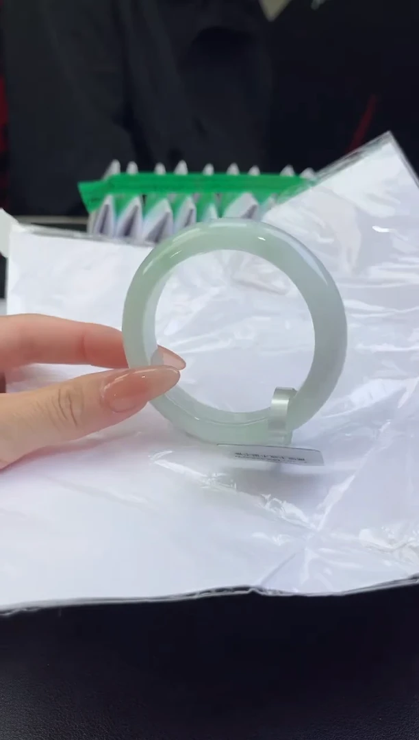 【闪购商品】翡翠手镯未镶嵌翡翠手镯1