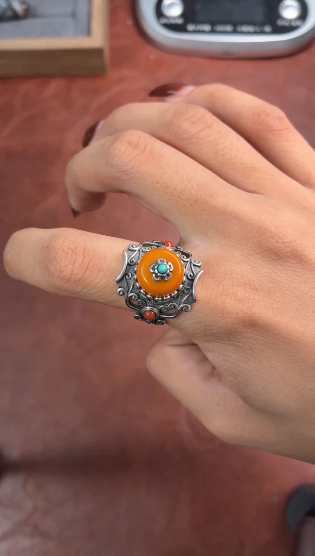 银S925镶嵌蜜蜡戒指噶玛珠宝蜜蜡银S925