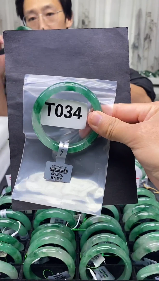 未镶嵌手镯石英质玉（非洲翠）5859圈口T034