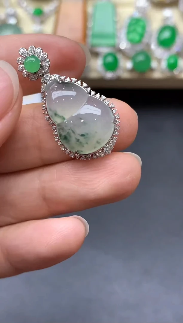 颈饰18K金镶嵌翡翠570-中国好珍宝