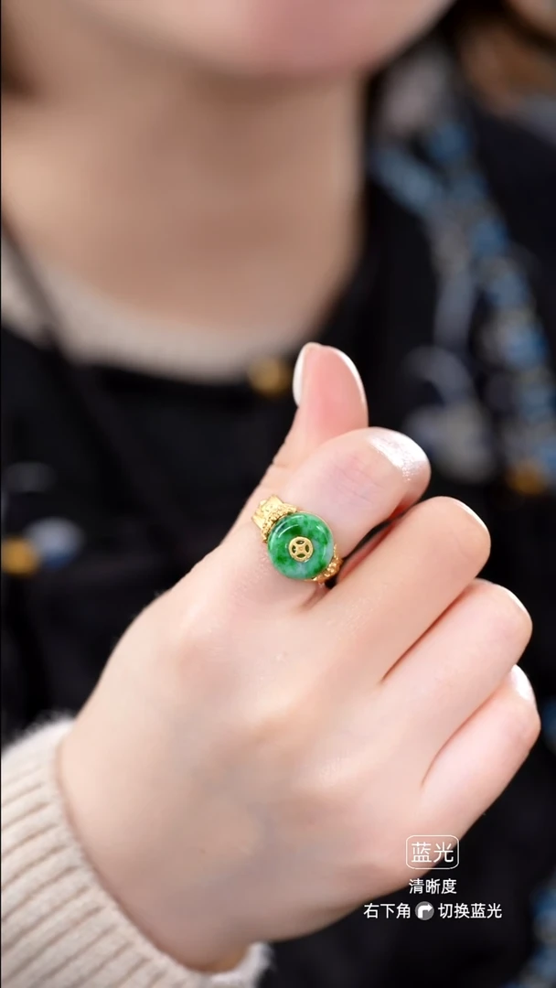 颈饰未镶嵌翡翠愿****往戒指