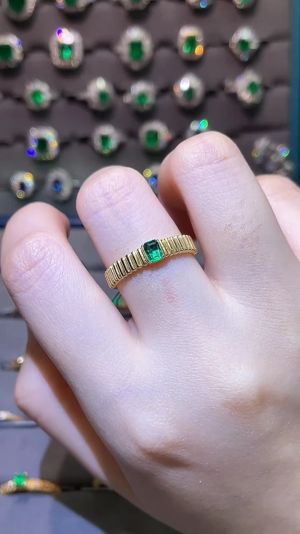 祖母绿戒指18K金镶嵌0.27ct