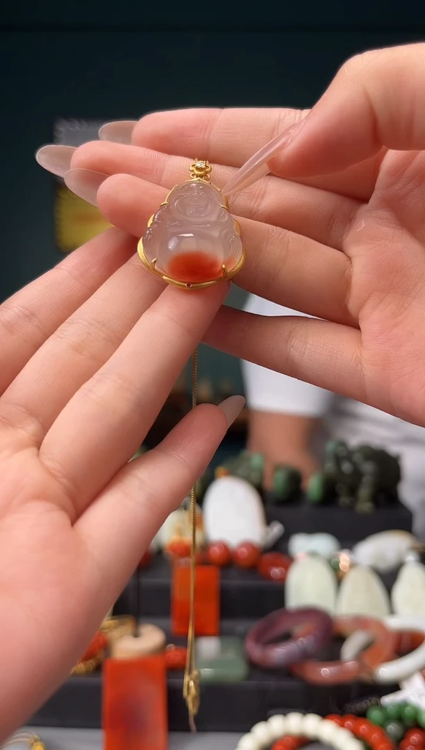 南红玛瑙18K金镶嵌颈饰吊坠