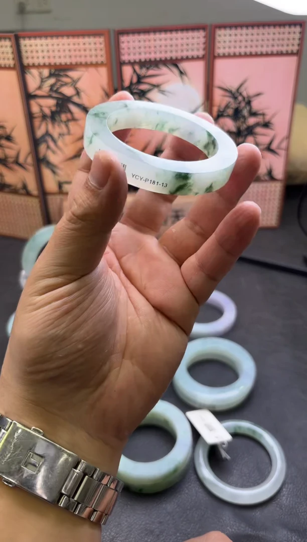 未镶嵌手镯定制翡翠“***美手镯