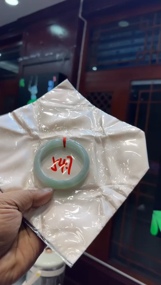 未镶嵌手镯翡翠手镯