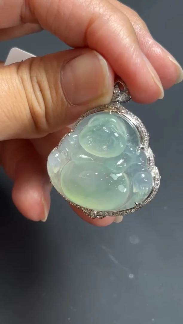 颈饰18K金镶嵌翡翠佛公