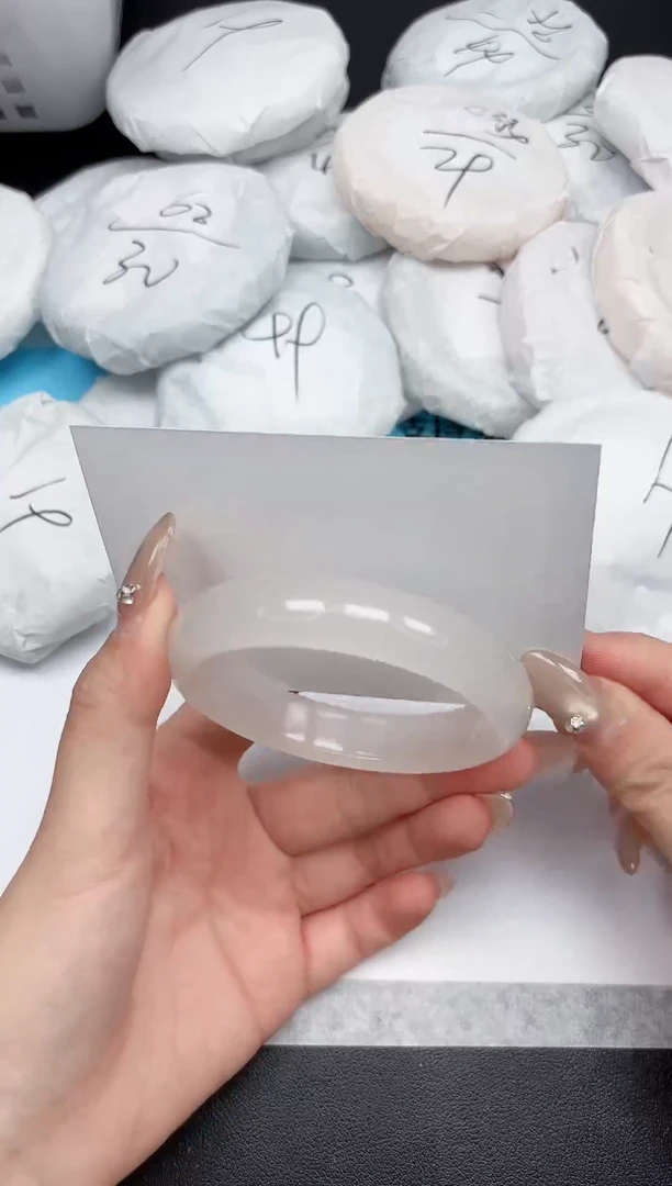 未镶嵌手镯石英质玉43-58.7