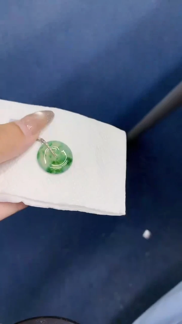 颈饰18K金镶嵌翡翠1